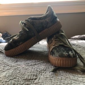 Cute velvet tread sneaks